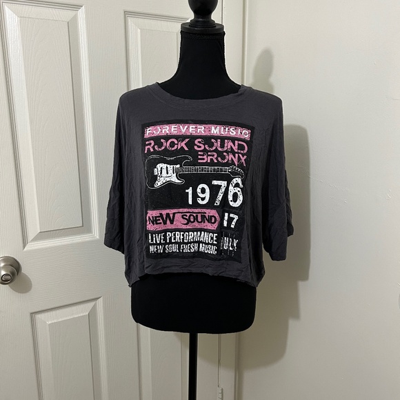 Altar'd State Dark Gray Cropped Graphic Tee Bronx "Forever Music" Size Small - Picture 1 of 6